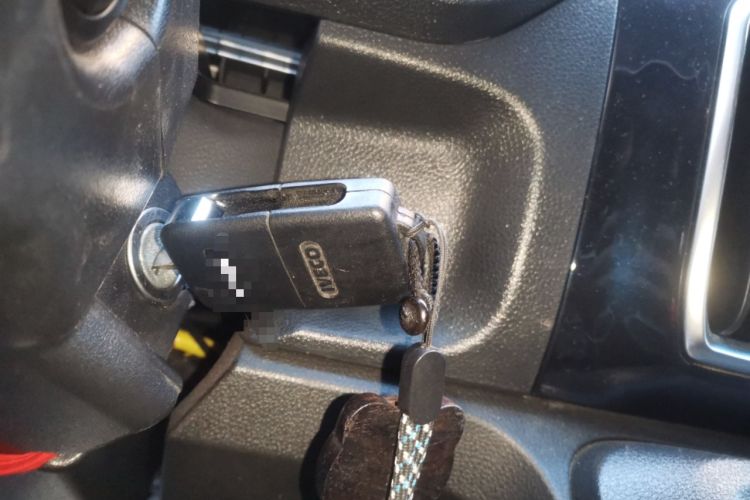 Used Iveco Daily 2023 2.5T A35M1 Multi-Purpose Passenger Vehicle Short Wheelbase Mid-Roof Design Dual Side Sliding Doors Automatic Transmission
