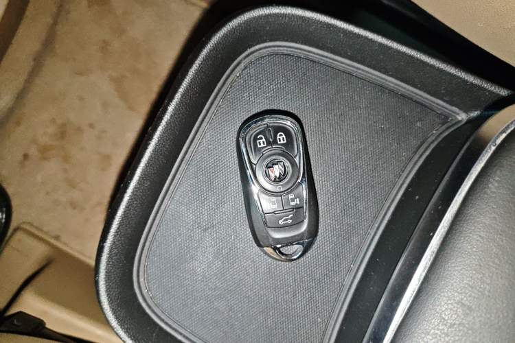 Used Buick GL8 2021 ES Landtrek 653T Smart Luxury Model
