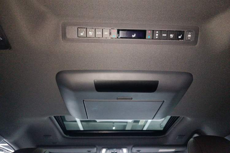 Used Toyota Sienna 2023 2.5L Hybrid Platinum Edition