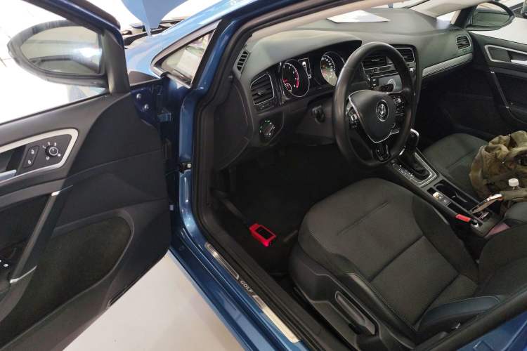 Used Volkswagen Golf 2018 230TSI Automatic Comfort Model
