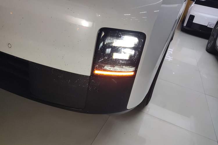 Used Li Auto MEGA 2024 Ultra Model
