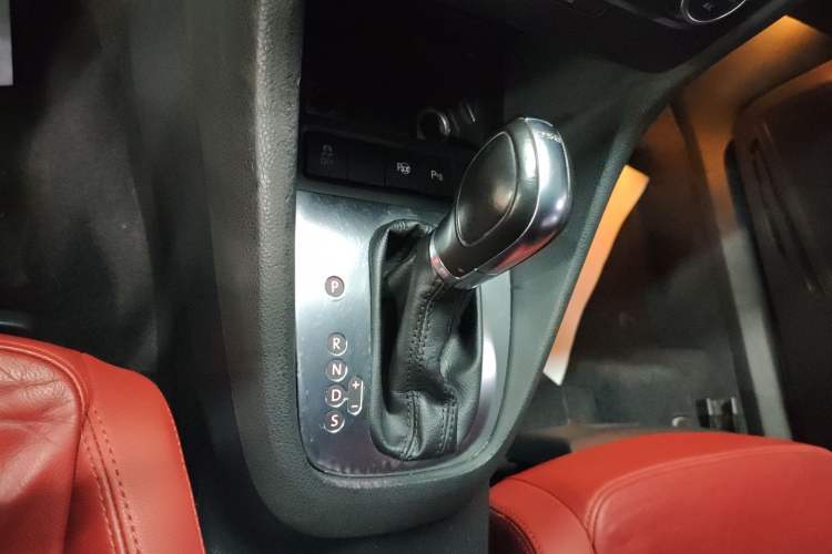 Used Volkswagen Golf (Import) 2012 1.4TSI Luxury Convertible Edition
