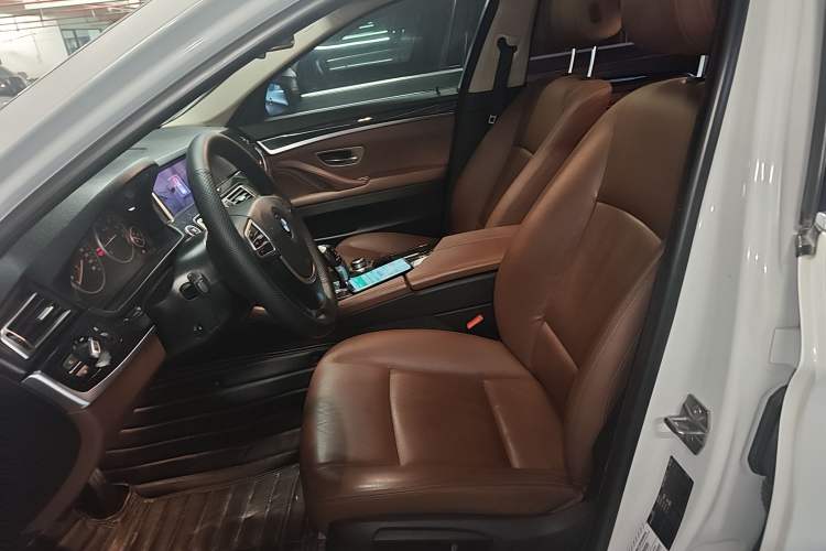 Used BMW 5 Series 2014 520Li Elegant Model
