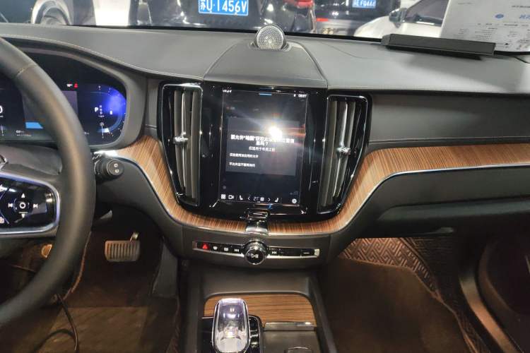 Used Volvo XC60 2024 B5 4x4 Smart Luxury Edition
