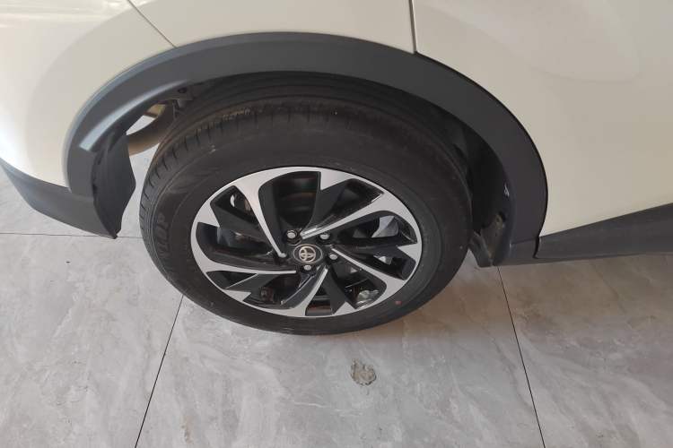 Used Toyota IZOA 2020 2.0L Yichi Version
