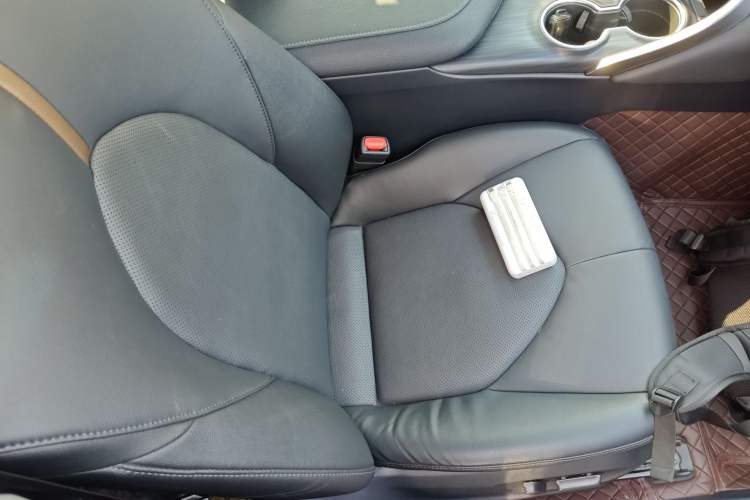 Used Toyota Camry 2021 2.0G Luxury Edition
