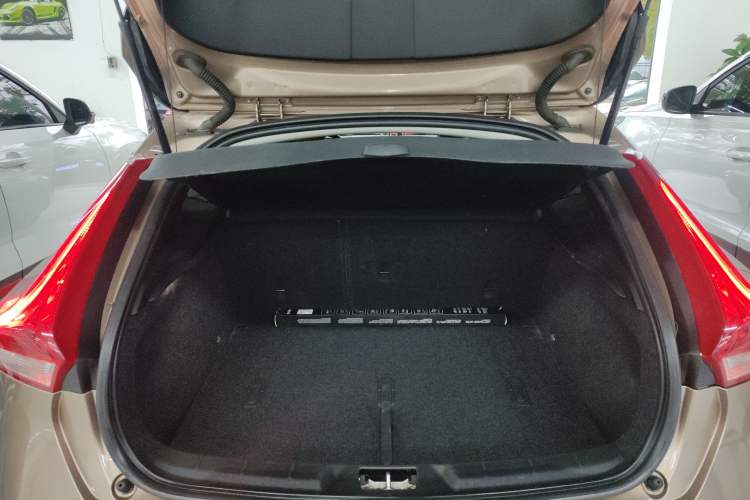 Used Volvo V40 2017 T3 Zhiyi Edition
