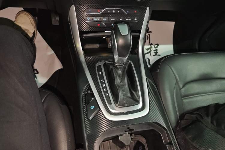 Used Ford Edge 2016 EcoBoost 245 Two-Wheel-Drive Titanium 7-Seater
