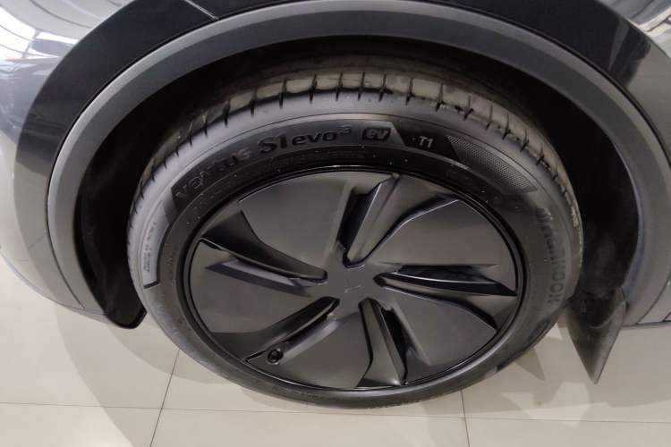 Used Tesla Model Y 2025 Long-Range All-Wheel Drive First Edition
