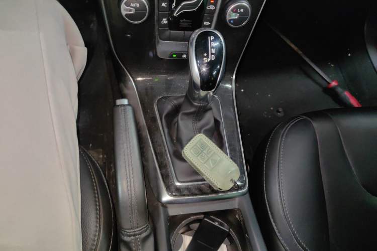 Used Volvo V40 2019 T3 Zhiyi Edition
