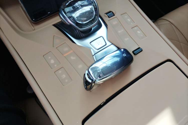 Used Denza D9 2024 DM-i 980 Four-Wheel Drive Prestige Model