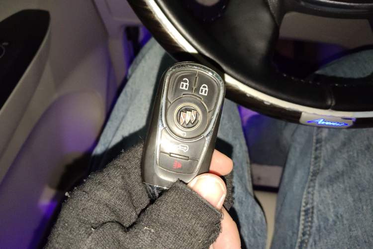 Used Buick GL8 2021 ES Landtrek 653T Comfort Edition