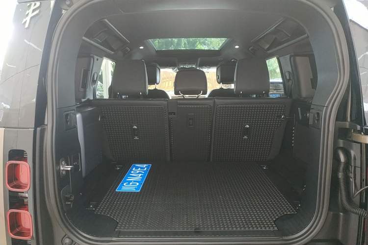 Used Land Rover Defender 2023 Facelift 110 3.0T P400 X-DYNAMIC HSE
