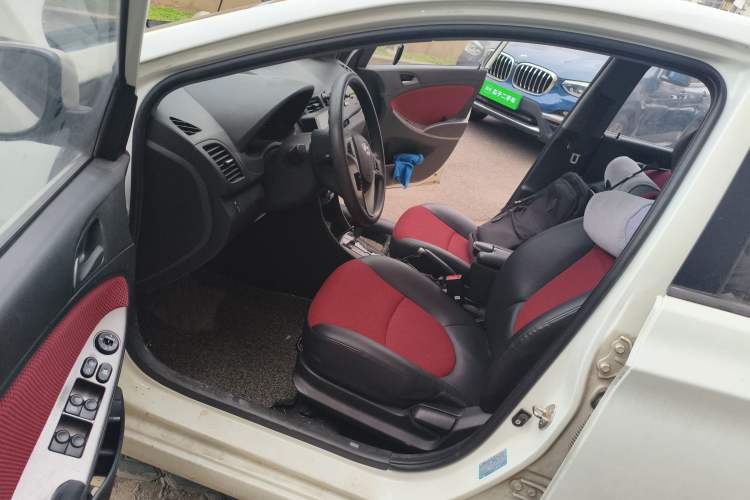 Used Hyundai Verna Ray 2014 1.4L Automatic GLX
