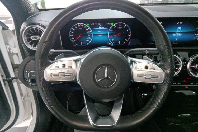 Used Mercedes-Benz A-Class 2020 Restyled A 200 L Sport Sedan Fashion Version
