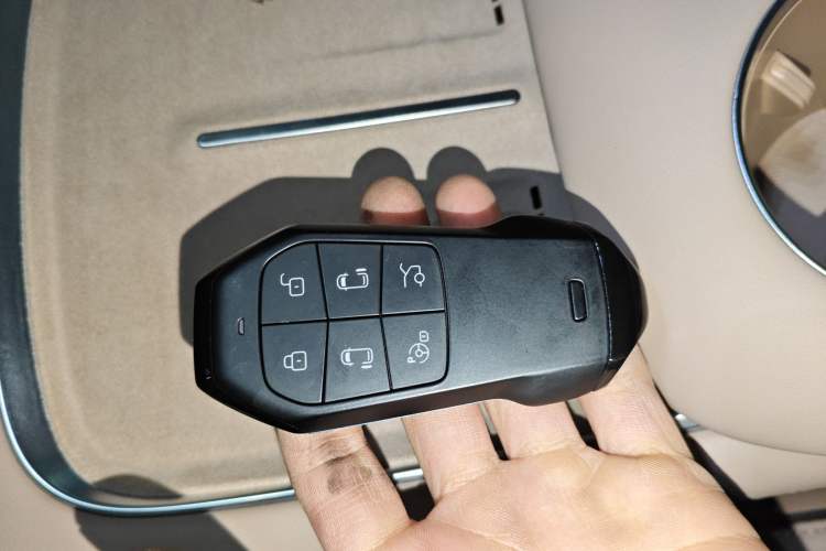 Used XPeng X9 2025 740 Ultra-Long Range Max
