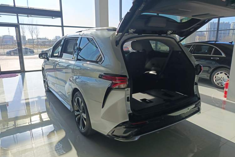 Used Toyota Granvia 2023 2.5L Hybrid Prestige PLUS Edition
