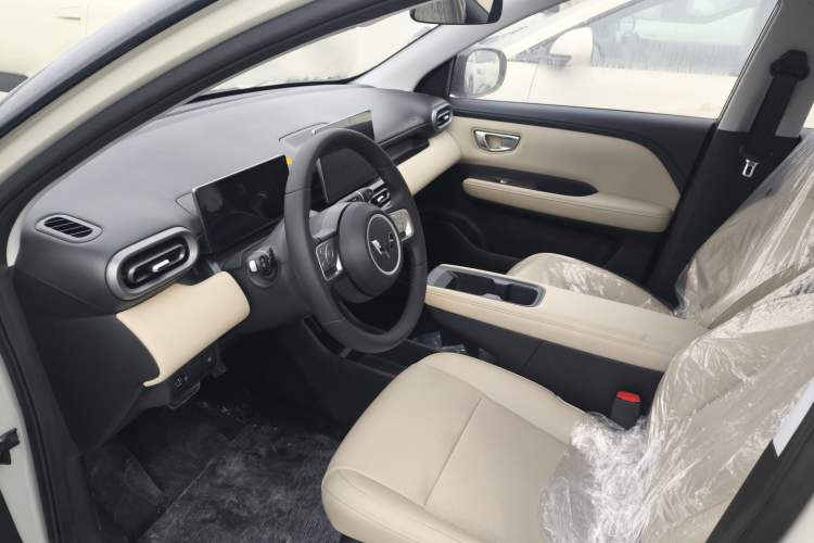 Used Wuling Bingo PLUS 2024 330 km Range Five-Seater Version
