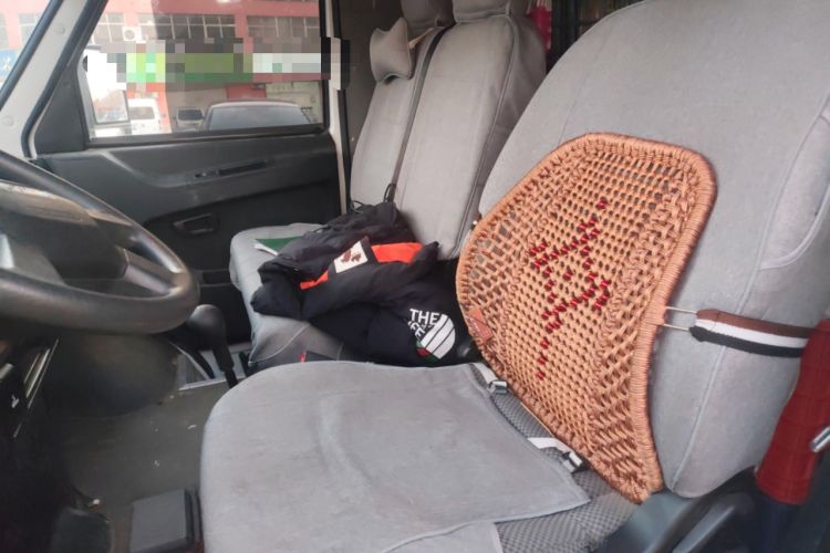 Used Iveco Daily 2021 2.5T A40 M1 Passenger Van 5-9 Seats Long Wheelbase Mid-Roof Design Dual Tires Manual Doors
