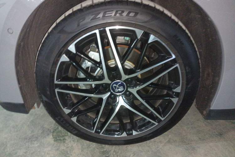 Used BYD Han 2024 EV Glory Edition 605KM Front-Wheel-Drive Premium Model
