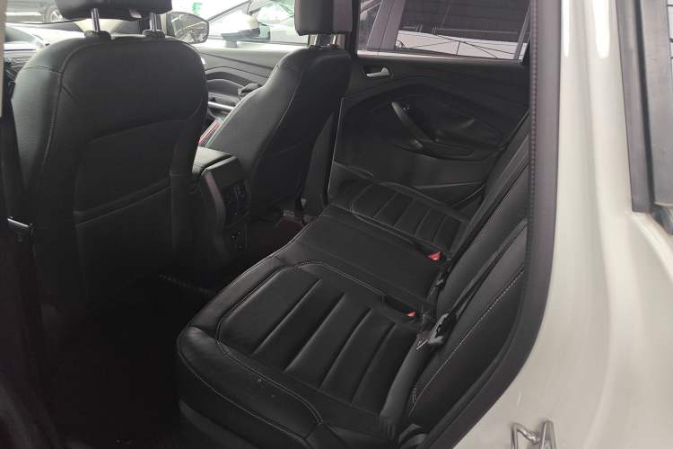 Used Ford Kuga 2017 EcoBoost 180 Two-Wheel-Drive Platinum Edition
