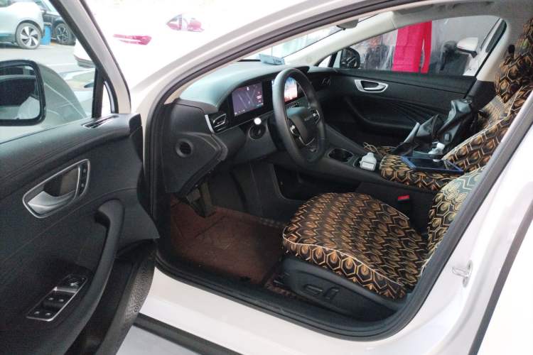 Used Roewe D7 2023 DMH 125km Superior Edition
