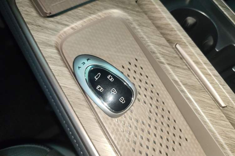 Used Wey Gaoshan 2025 Four-Wheel Drive Alpine 9