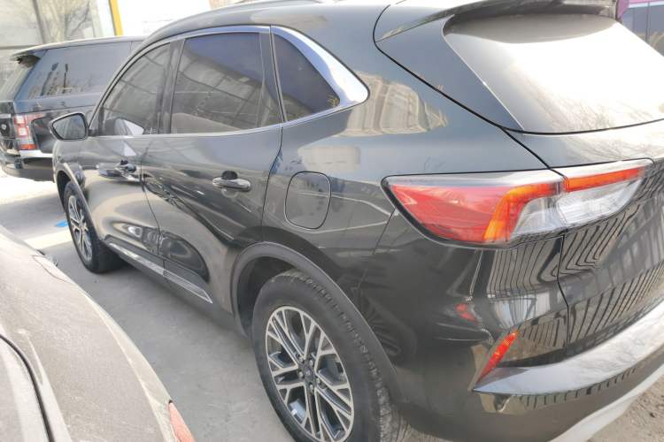 Used Ford Escape 2020 EcoBoost 245 Two-Wheel-Drive Titanium Edition
