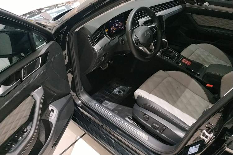 Used Volkswagen Magotan 2023 2 Million Units Limited Edition 330TSI DSG Leading Version
