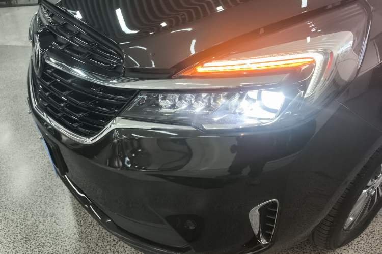 Used Buick GL8 2022 Land Business Class 652T Smart Deluxe Model
