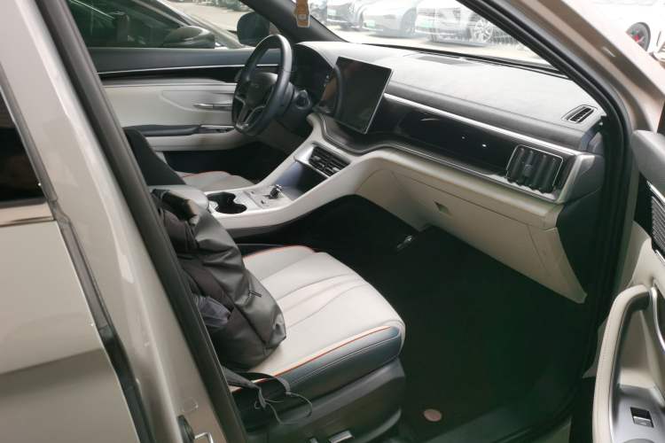 Used BYD Song PLUS New Energy 2024 HONOR Edition DM-i 110km Flagship PLUS
