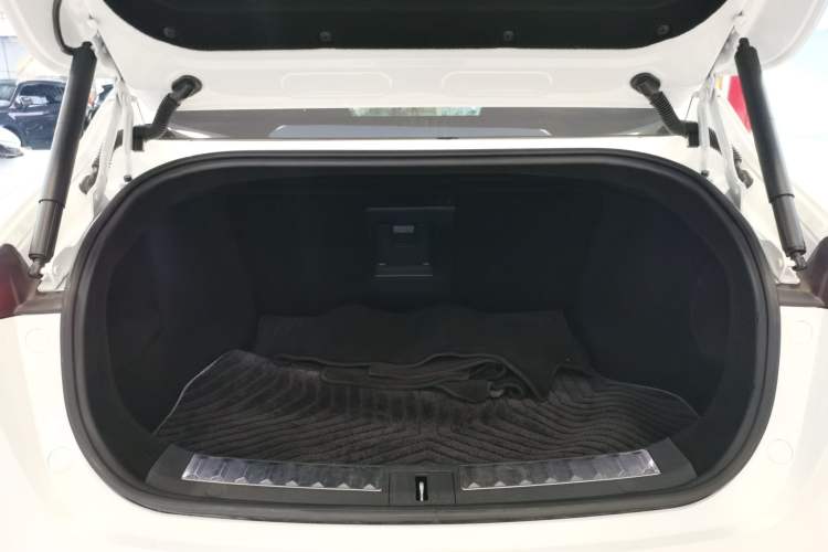 Used  11 2022 Long-Range Dual-Motor Version 5 Seats