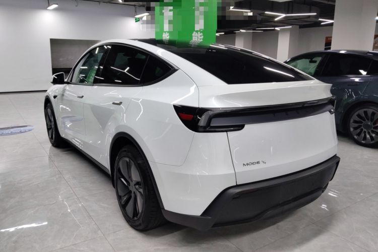 Used Tesla Model Y 2025 Long-Range All-Wheel-Drive Version