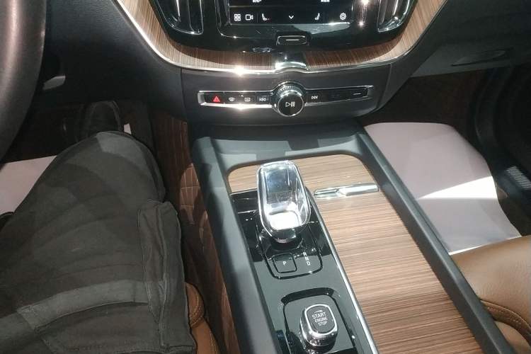 Used Volvo XC60 2023 B5 4x4 Smart Luxury Edition