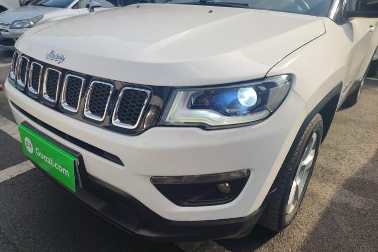 Used  Compass 2019 220T Automatic Family Edition
