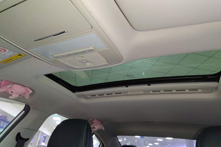 Used Roewe i5 2020 1.5L Automatic 4G Connect Luxury Flagship Edition
