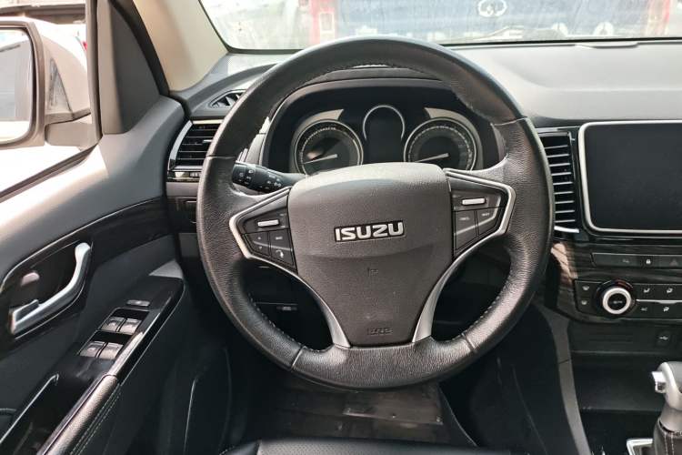 Used Isuzu D-MAX 2020 1.9T Two-Wheel Drive Automatic Comfort Edition China VI Standard RZ4E Hi-Power