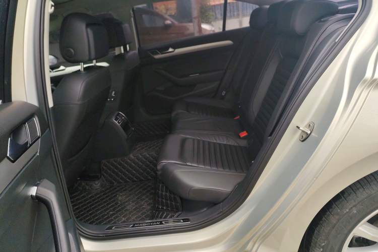 Used Volkswagen Magotan 2019 330TSI DSG Leading Edition China V Standard
