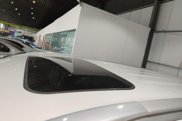 Used Mitsubishi Outlander 2019 2.4L Two-Wheel Drive ZhiXing Version 5 Seats China V Emission Standard
