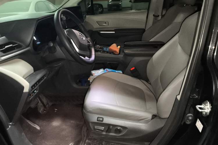 Used Toyota Granvia 2023 2.5L Hybrid Comfort Edition