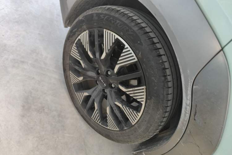 Used AION Y 2022 70 Tech Edition Lithium Iron Phosphate
