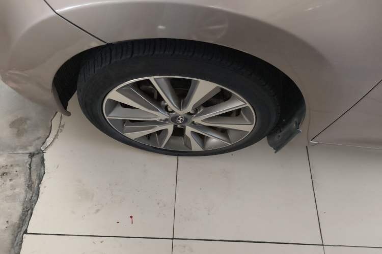 Used Hyundai Elantra 2015 1.6L Automatic Luxury Model
