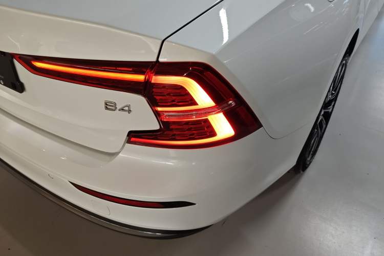 Used Volvo S60 2024 B4 Zhiyuan Luxury Edition
