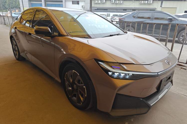 Used Toyota bZ3 2023 616 km Long-Range Premium
