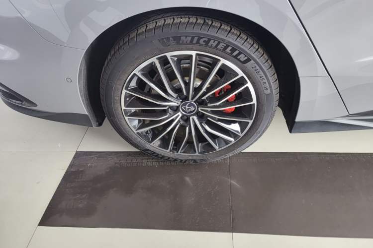 Used BYD Han 2025 EV with 701 km of Laser Radar-Enabled Intelligent Driving
