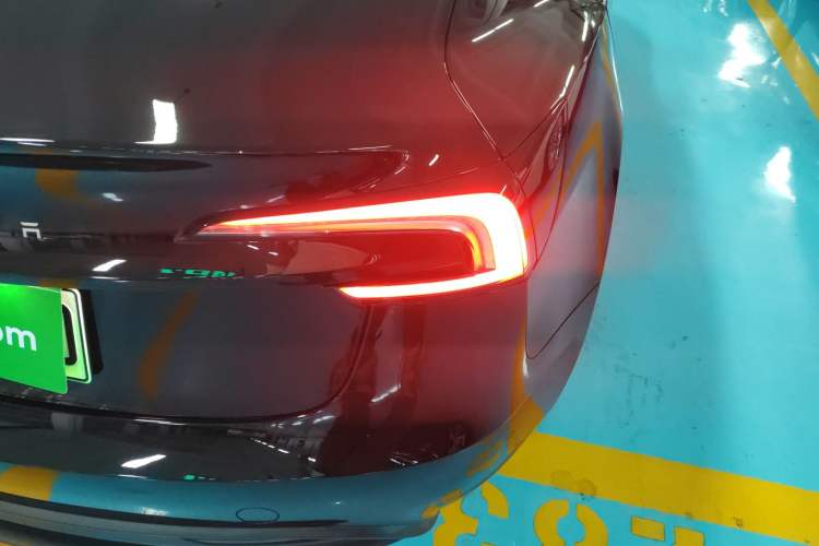 Used Tesla Model 3 2023 Rear-Wheel-Drive Version
