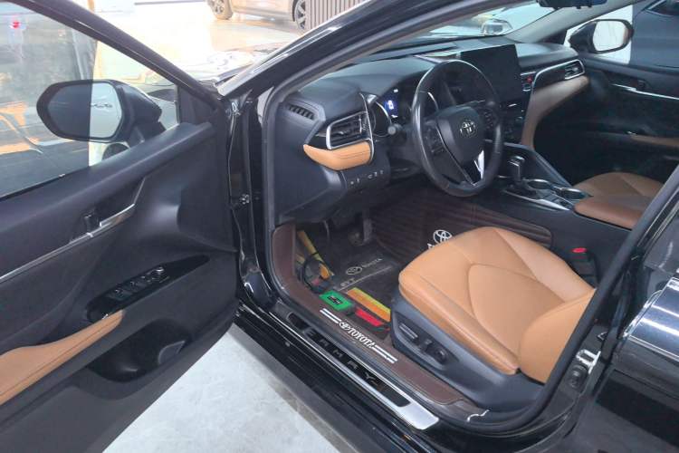 Used Toyota Camry 2021 2.0G Luxury Edition
