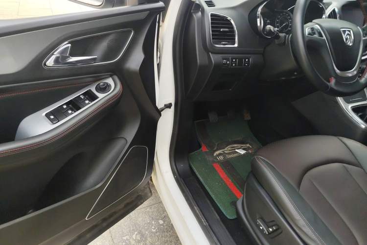 Used Baojun 560 2015 1.8L Manual Luxury Model