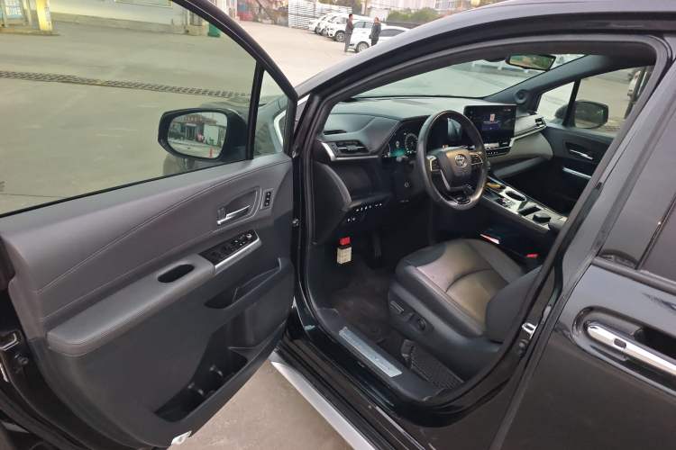 Used Toyota Granvia 2023 2.5L Hybrid Flagship VIP Edition
