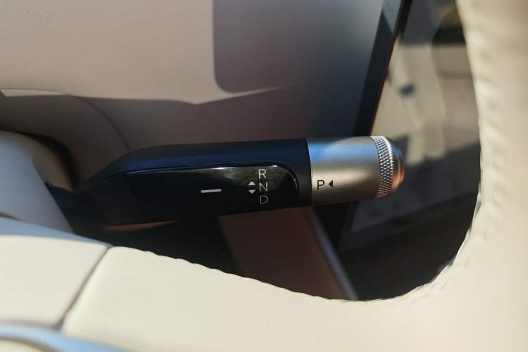 Used ONVO Luxeed L90 2025 Model—Ultra Six-Seater Version
